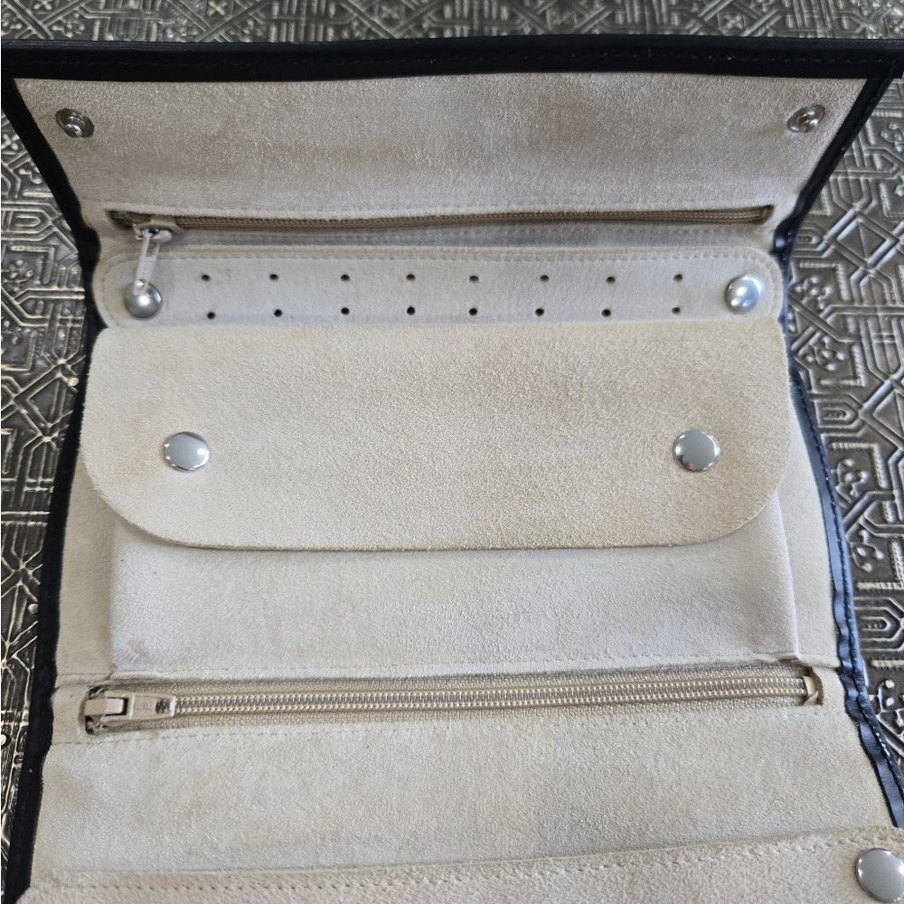 HARD TO FIND,  Vintage Dooney & Bourke Black Jewelry Roll.  Suede Inside. - Picture 6 of 9